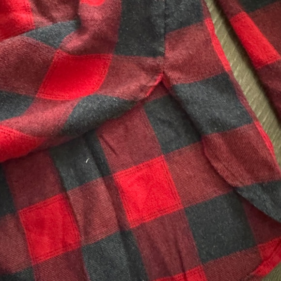 American Eagle “Ahh-Mazingly Soft” Red & Black Plaid Flannel – Size M - Picture 5 of 9